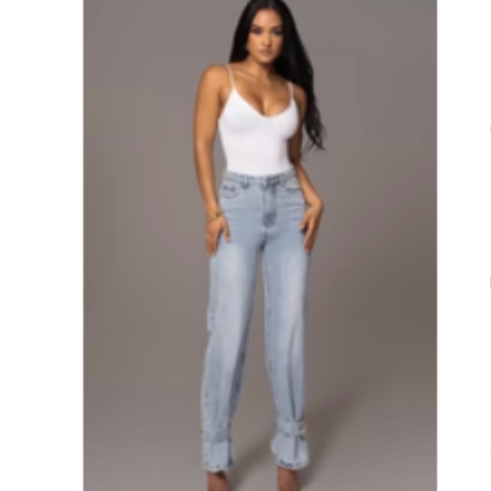 NAT & LIV x JLUXLABEL Light Wash Denim Gene Banded Ankle Jeans - M. Brand new